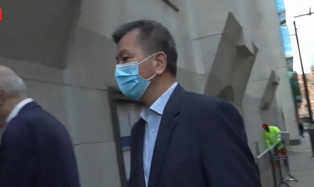 特區政府駐倫敦經貿辦行政經理袁松彪(圖)、前英國邊防人員衛志樑,被控違反英國國安法,早前分別被判入獄8年及10年。