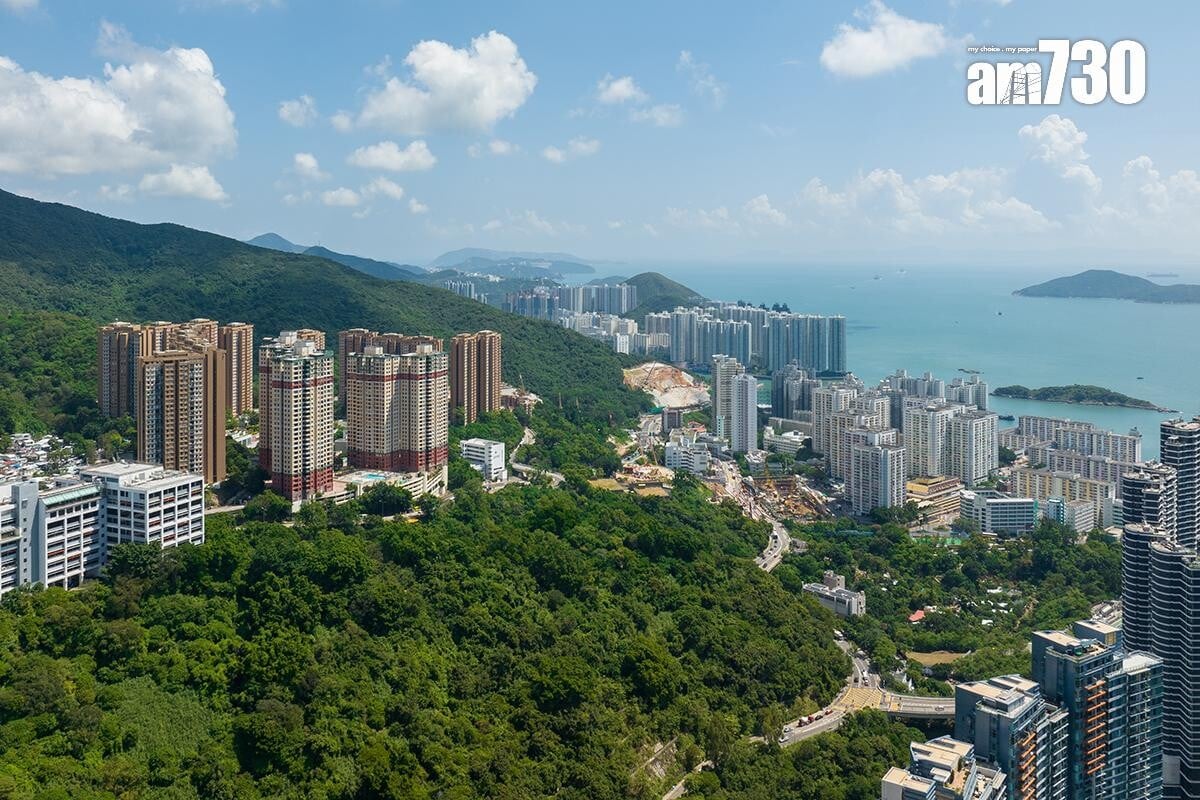 擬建的南港島線西段,會在域多利道職業訓練局薄扶林大樓對落山坡興建車廠。(資料圖片)