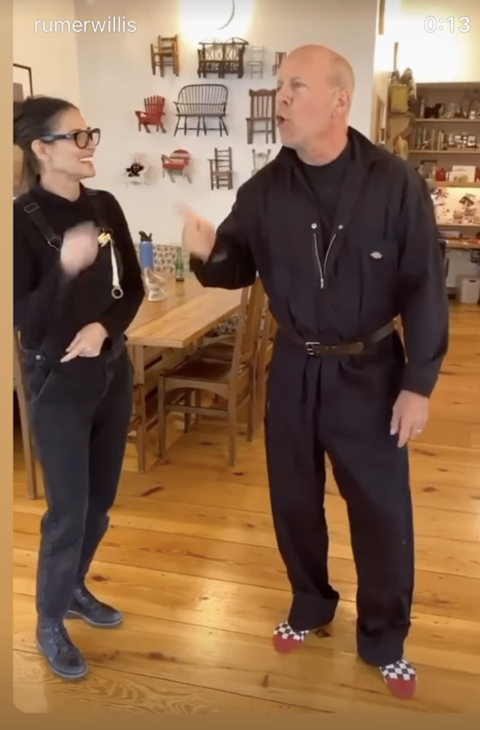 布斯韋利士的大女Rumer Willis，拍下媽媽狄美摩亞伴舞為爸爸慶生。