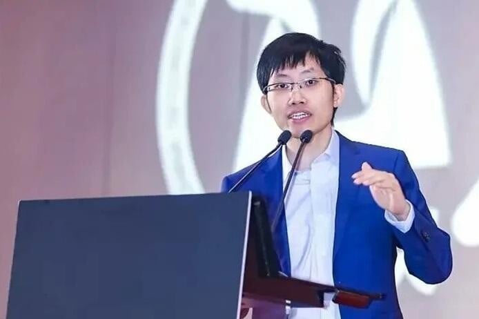 DeepSeek創始人梁文鋒以10億美元首次上榜,全球排名第2,933位。(資料圖片)