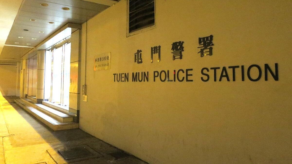 父子二人同被捕。