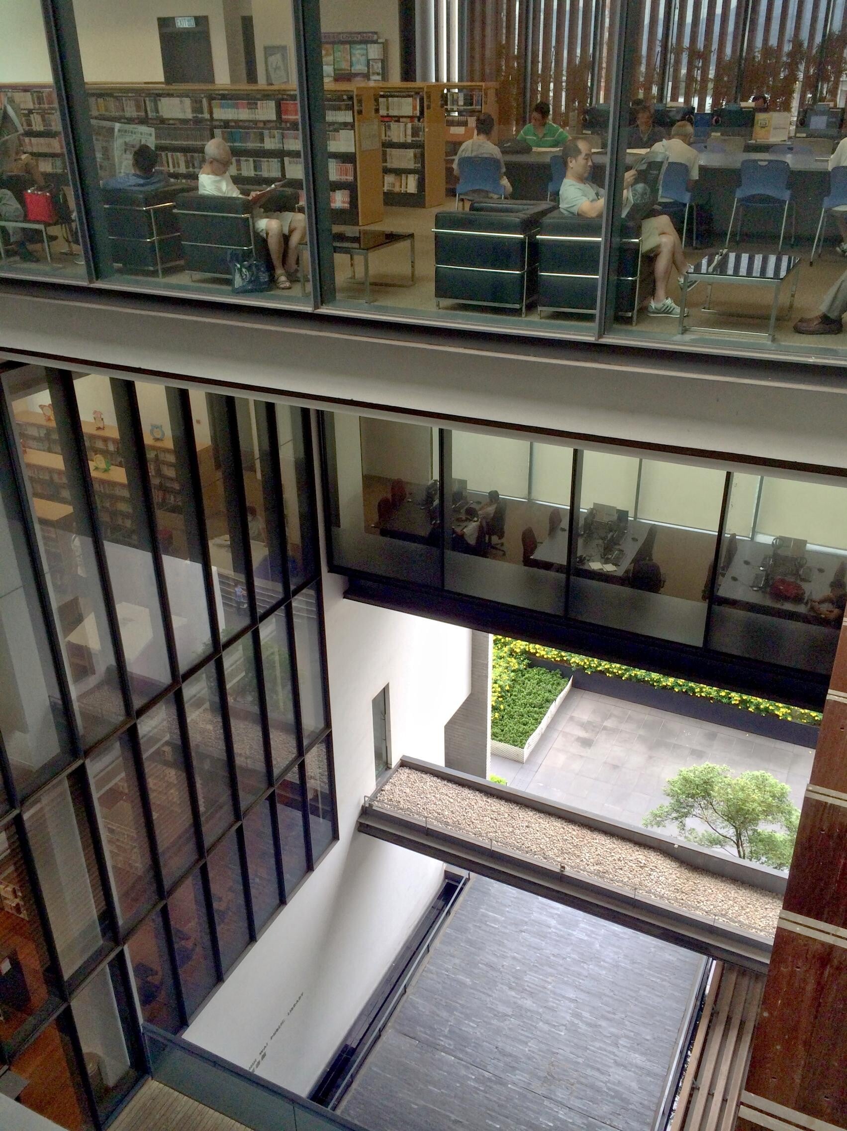 屏山天水圍公共圖書館（WIKI）