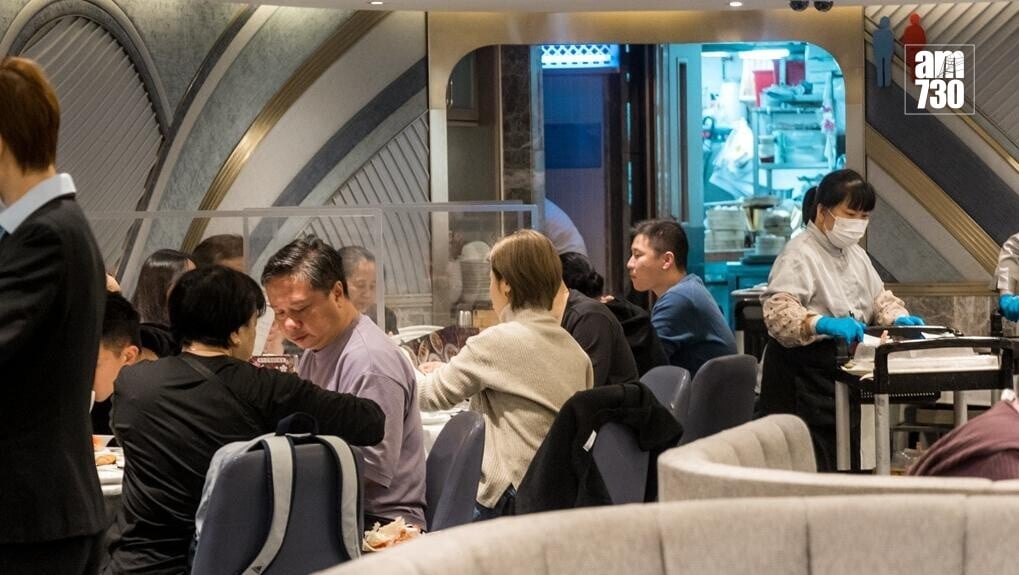 勞工處公布補充勞工優化計劃新規定，餐飲業由明日起須遵守三比一本地全職與輸入勞工的比例，作出申請。(資料圖片)