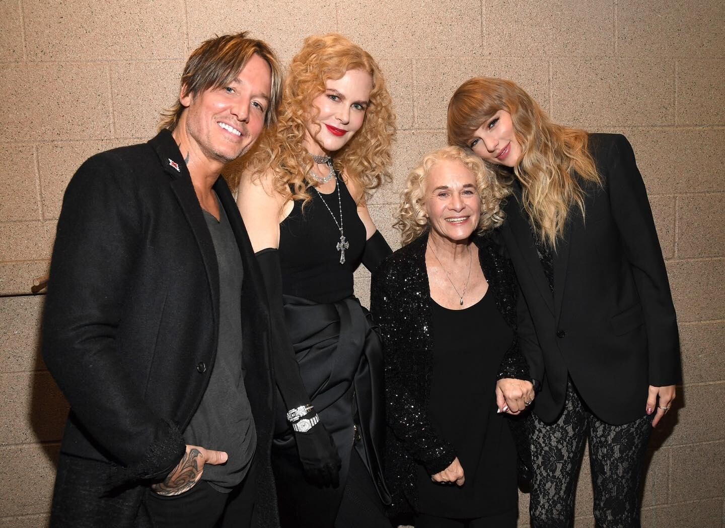 Keith Urban於鄉謠音樂界是一位名人,因此與Taylor Swift相熟。