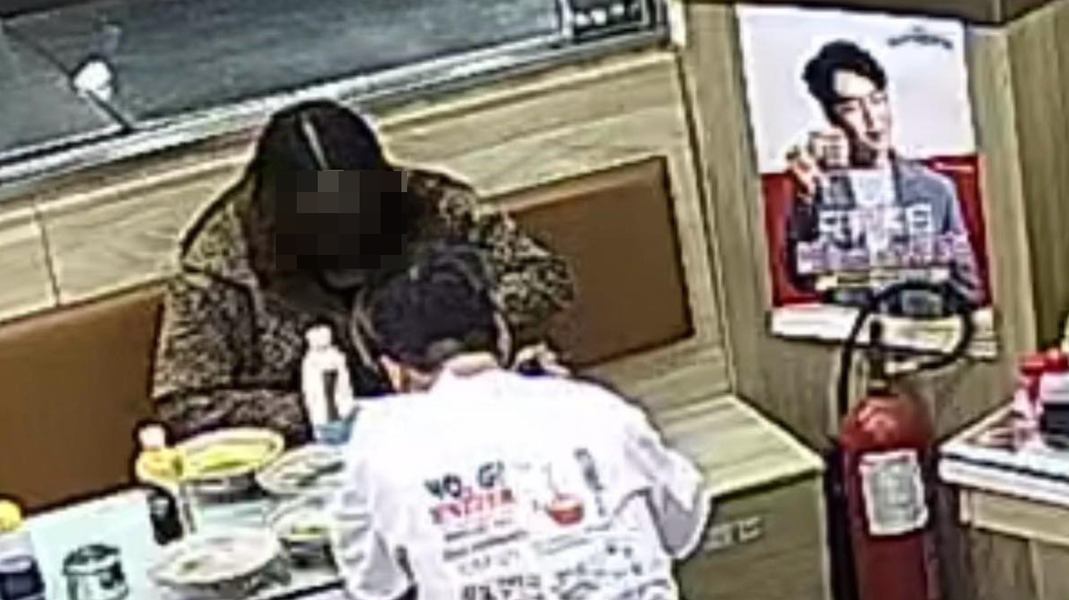 大圍一間餐廳發生懷疑食霸王餐事件。餐廳發布帖子及閉路電視影片截圖，指有一對男女用餐後沒付款便離開，籲他們自行回店付款。(facebook「沙田之友」群組)