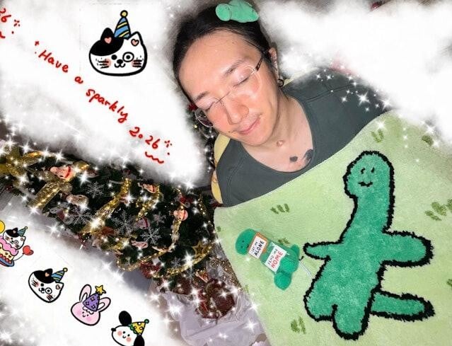 阿Mo於昨晚(31日)跨年夜在社交網分享正面近照,並發文透露心聲。