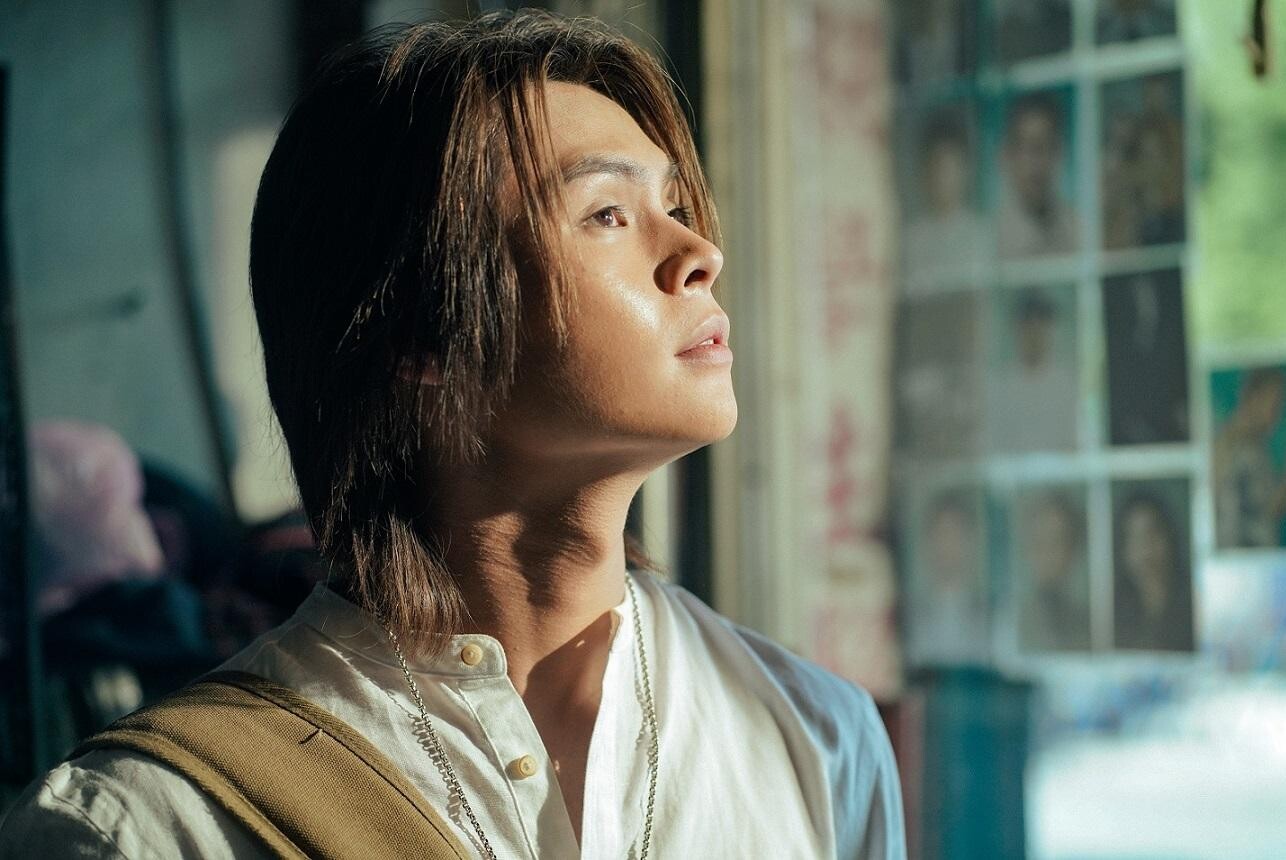 邱傲然演因喪父而酗酒的燁仔。(《存酒人》劇照)