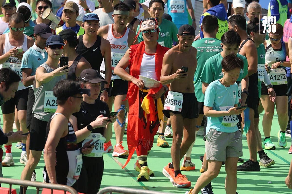 2026年1月舉行的香港馬拉松，大批跑手悉心打扮出戰。(資料圖片／鍾式明攝)