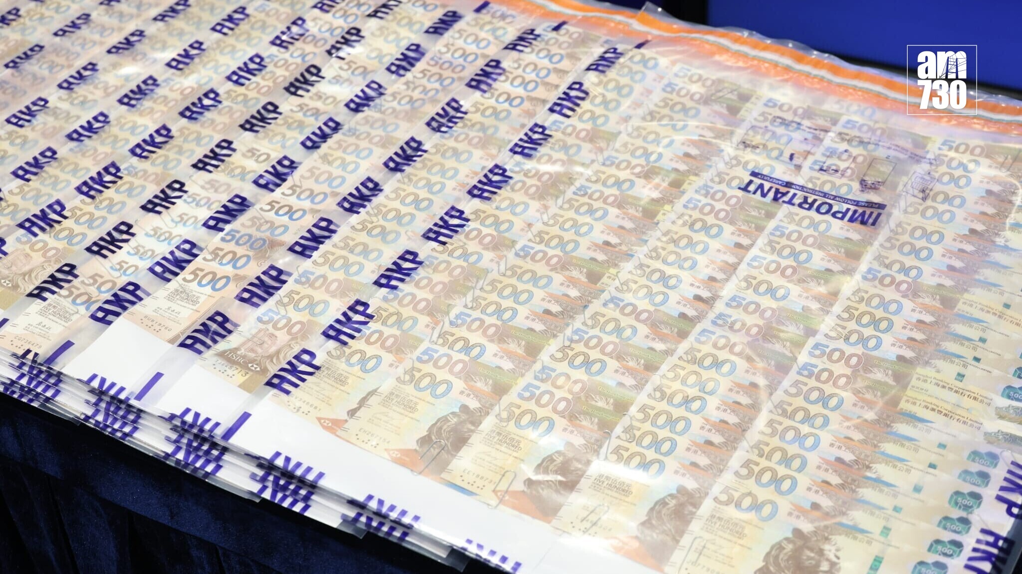 682人涉580宗騙案及科技罪案被捕，詐騙集團金庫藏600萬現金、名酒等（鍾式明攝）