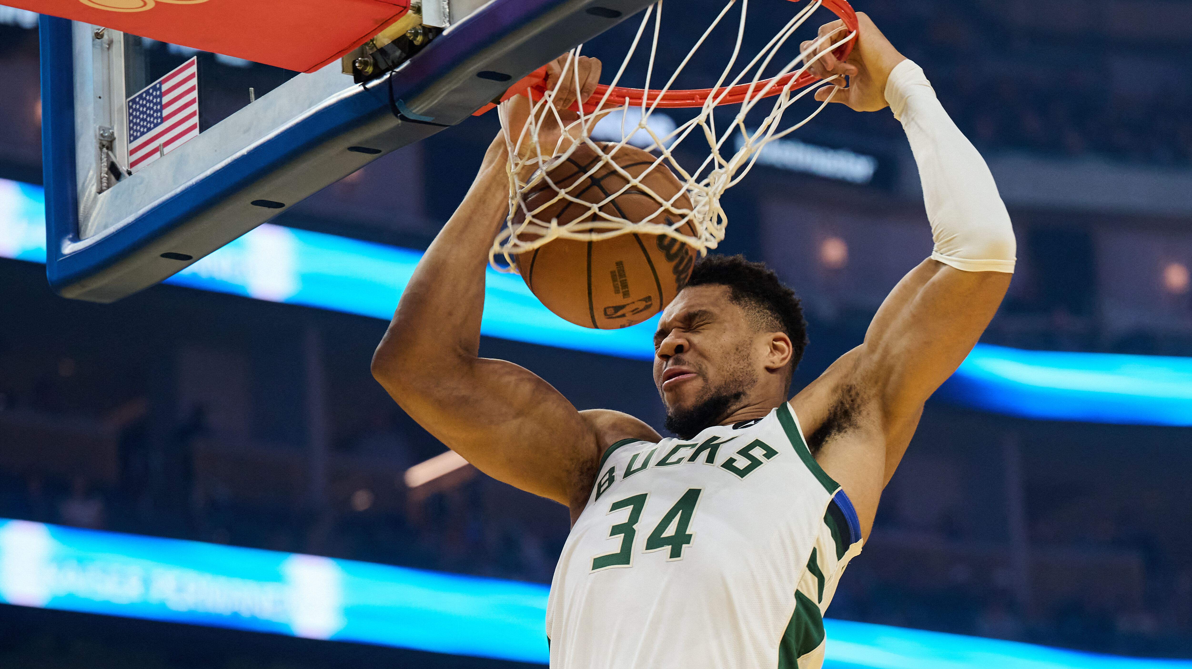 2026 01 08T032551Z 1328733034 MT1USATODAY27955428 RTRMADP 3 NBA MILWAUKEE BUCKS AT GOLDEN STATE WARRIORS