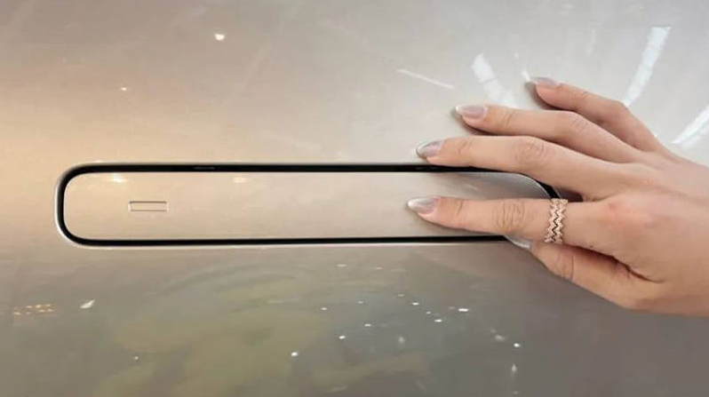 明年1月1日起，在內地銷售的汽車，除了車尾門外，其餘車門都要配置機械式車門外把手和車門內把手