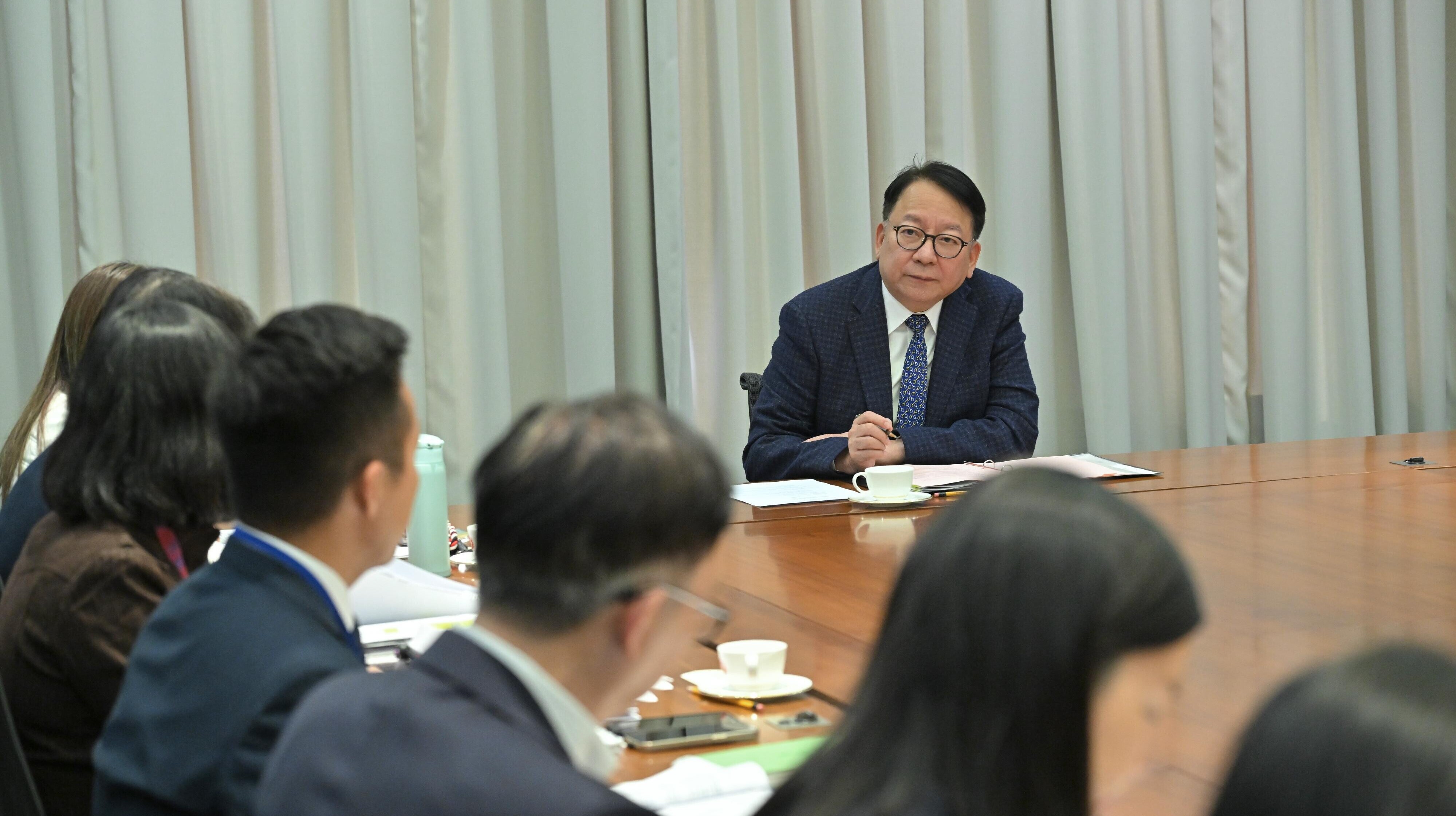 陳國基主持節慶安排跨部門工作小組會議。(政府新聞處)