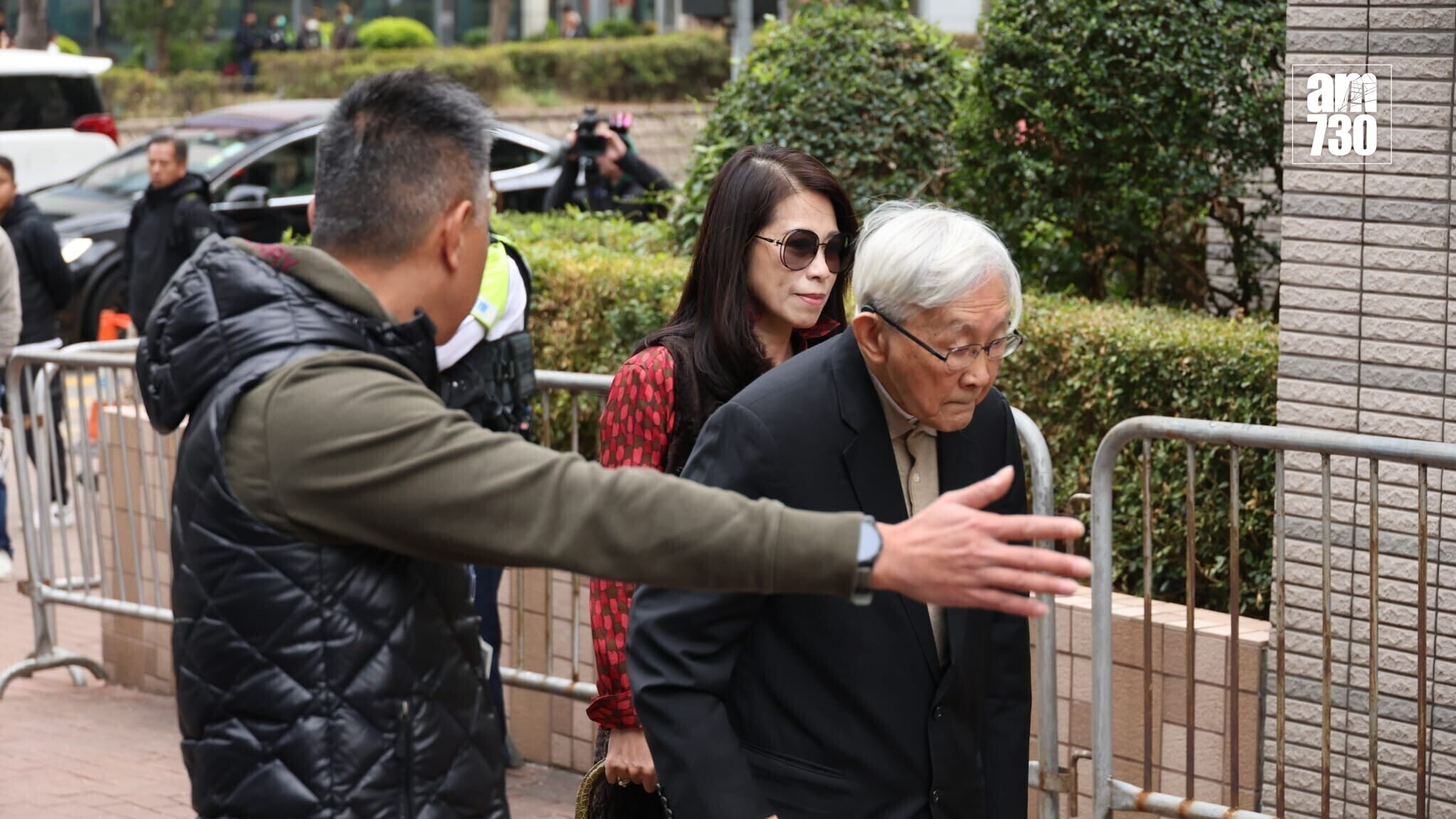 黎智英今早判刑，其太太及香港天主教教區榮休主教陳日君樞機到場旁聽(鍾式明攝)