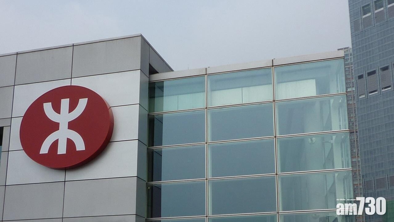 港鐵招募查票員月薪可達22700元，新入職即獲1.2萬元獎金。(資料圖片)