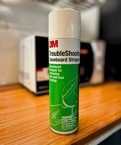 強力去污劑配方能緊貼垂直表面而不會滴落,讓清潔成分有足夠時間分解污垢