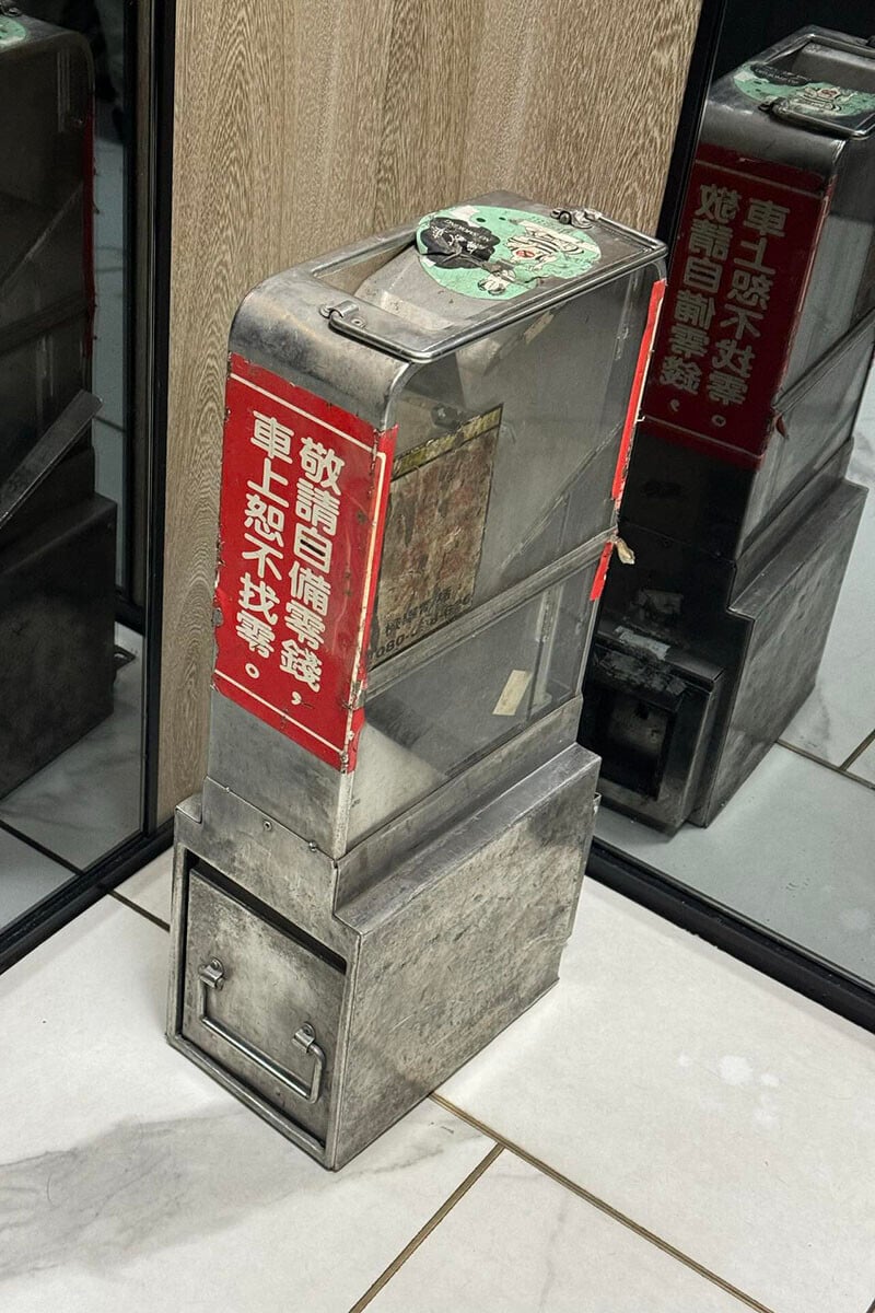 有台灣網民保留了巴士的錢箱。(Threads用戶「haoo4o4」圖片)