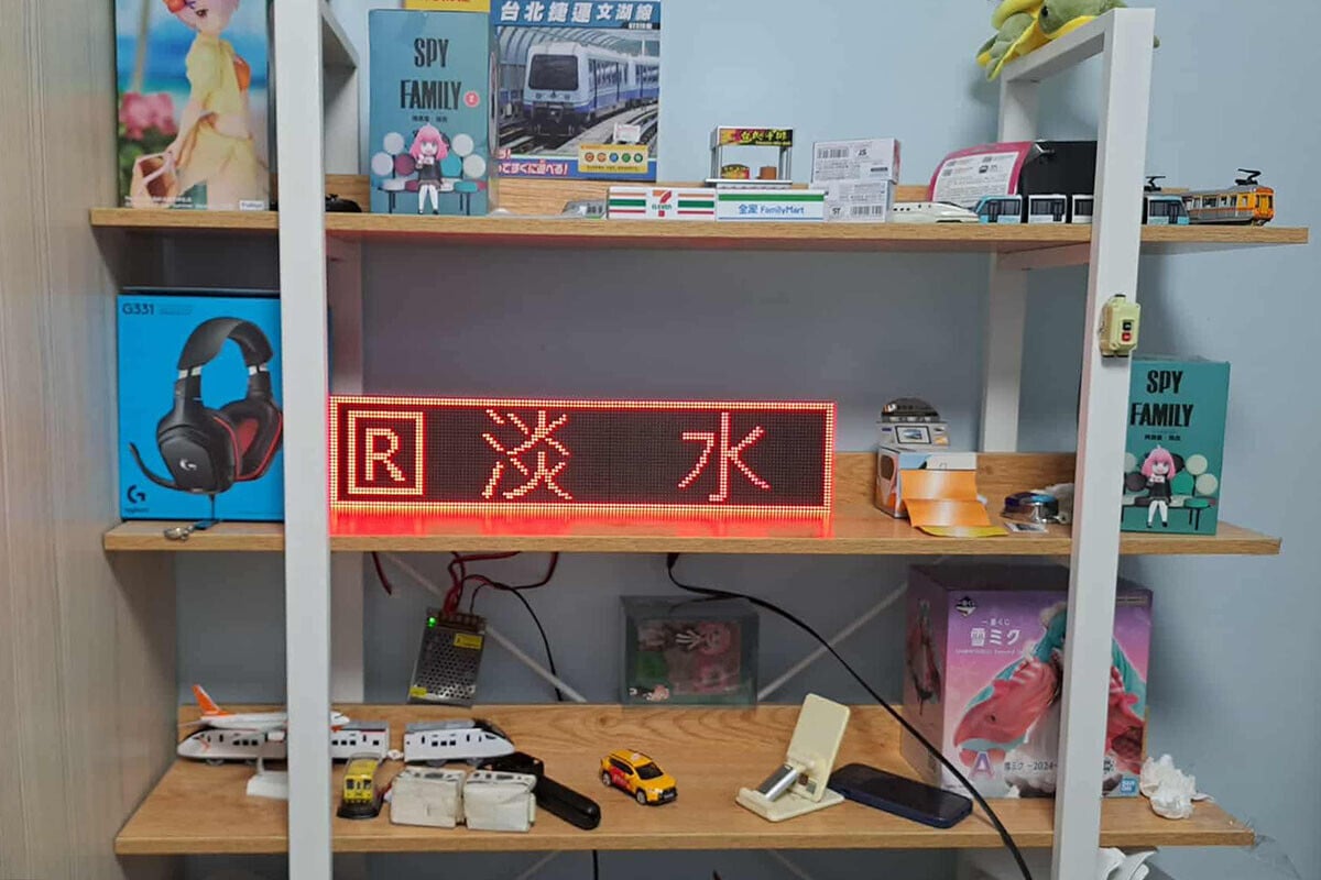 有台灣網民收藏捷運列車的電子路線顯示屏。(Threads用戶「_agreen147」圖片)