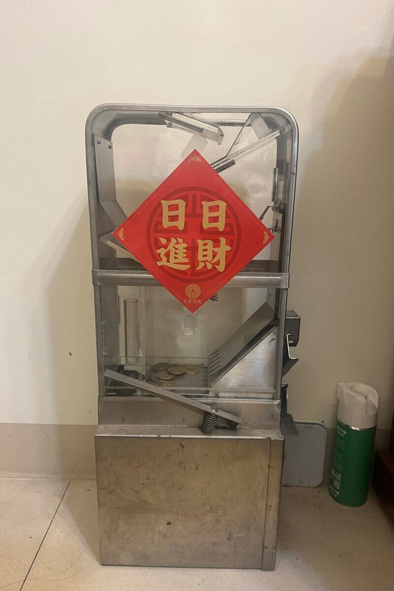 有台灣網民保留了巴士的錢箱。(Threads用戶「engine76」圖片)