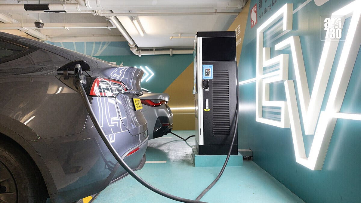 政府估計，2035年本港約有27萬至30萬個公共和私人充電停車位。(資料圖片／蘇文傑攝)