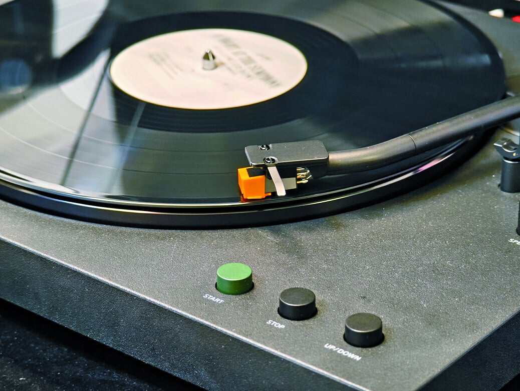 機身只有4個按鍵及兩個旋鈕操作。