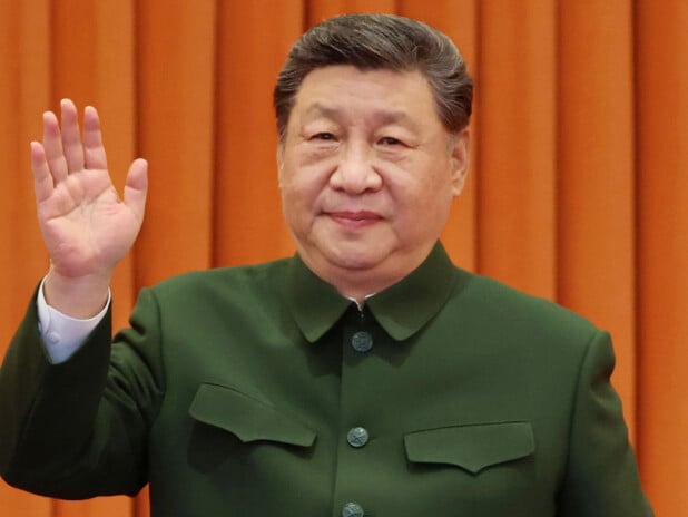 習近平等黨和國家領導人，在春節前夕分別看望，或委託負責人士看望多名老同志。（新華社資料圖片）