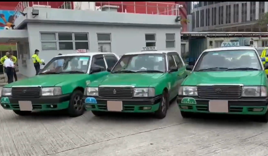 警方放蛇拘捕7人。