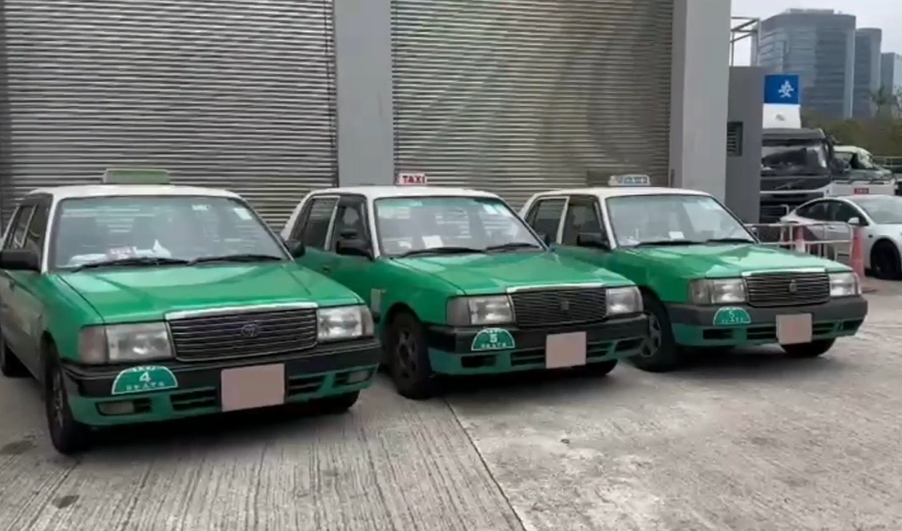 警方放蛇拘捕7人。