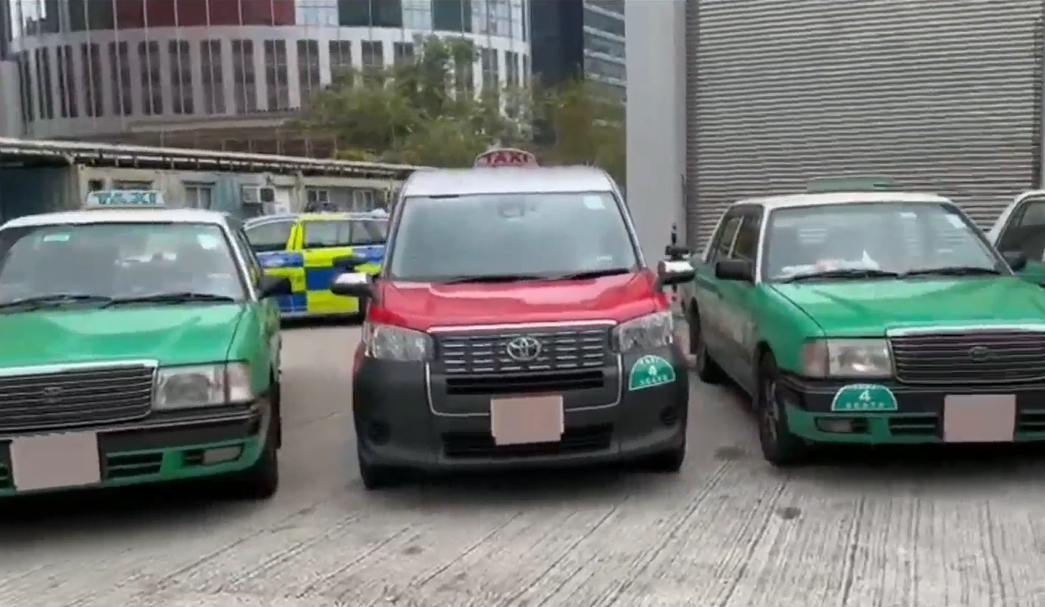 警方放蛇拘捕7人。