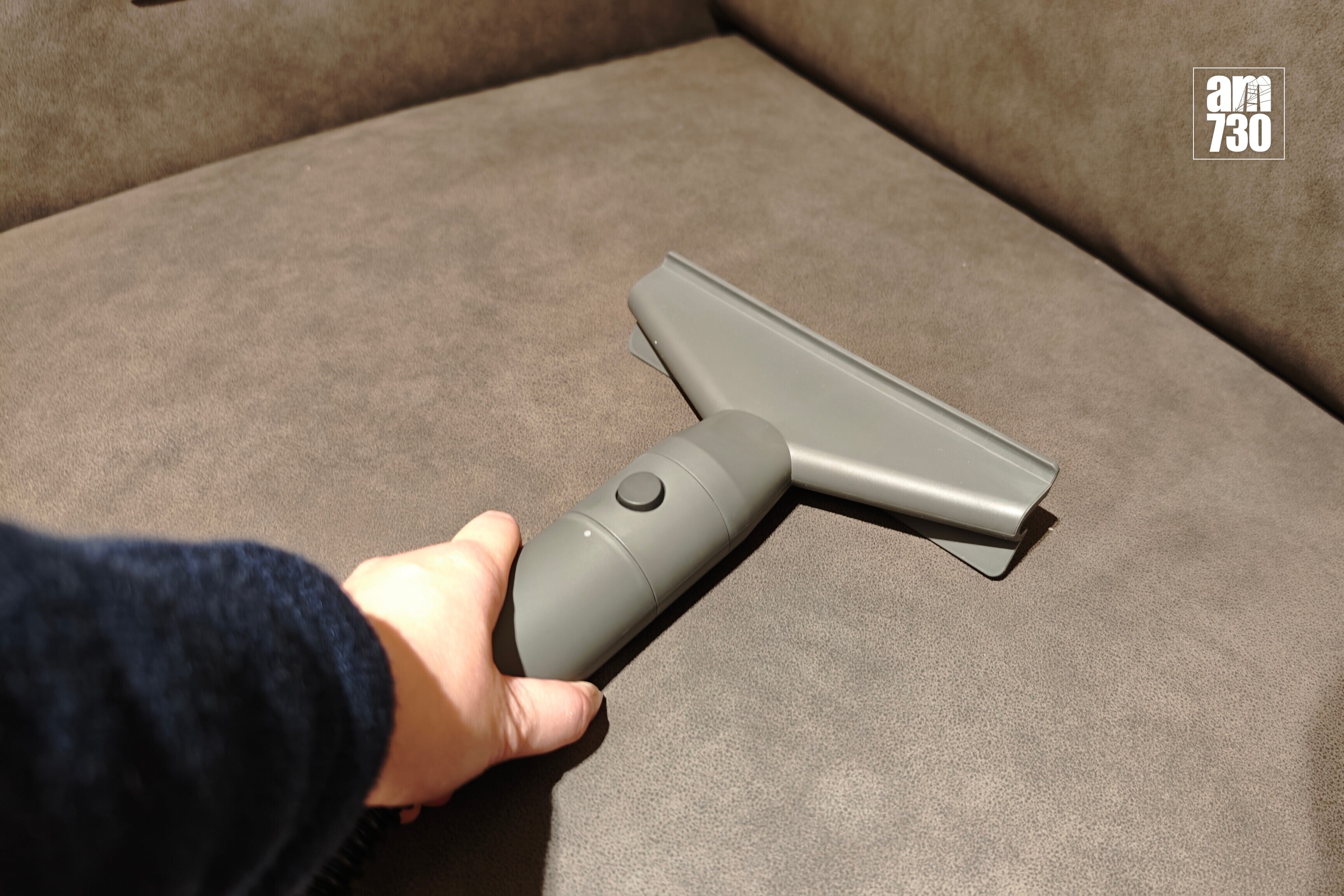 Xiaomi無線吸塵器G30 Max梳化刷頭可清潔布面座椅。