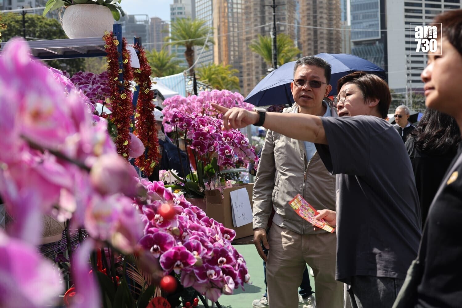 年宵花市人流暢旺 檔主:旺丁不旺財 (周令知攝)