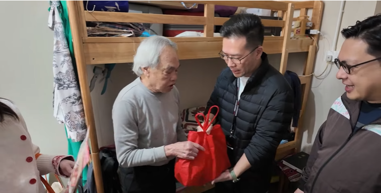 甘伯搬到元朗「悅安居」。