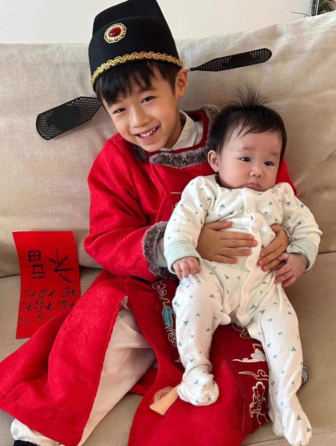 古巨基大仔Kuson與次子Kuderson向大家拜年