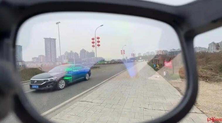 AI眼鏡助四川交通警控制景點車流　一眼辨識車輛有否預約（紅星新聞）