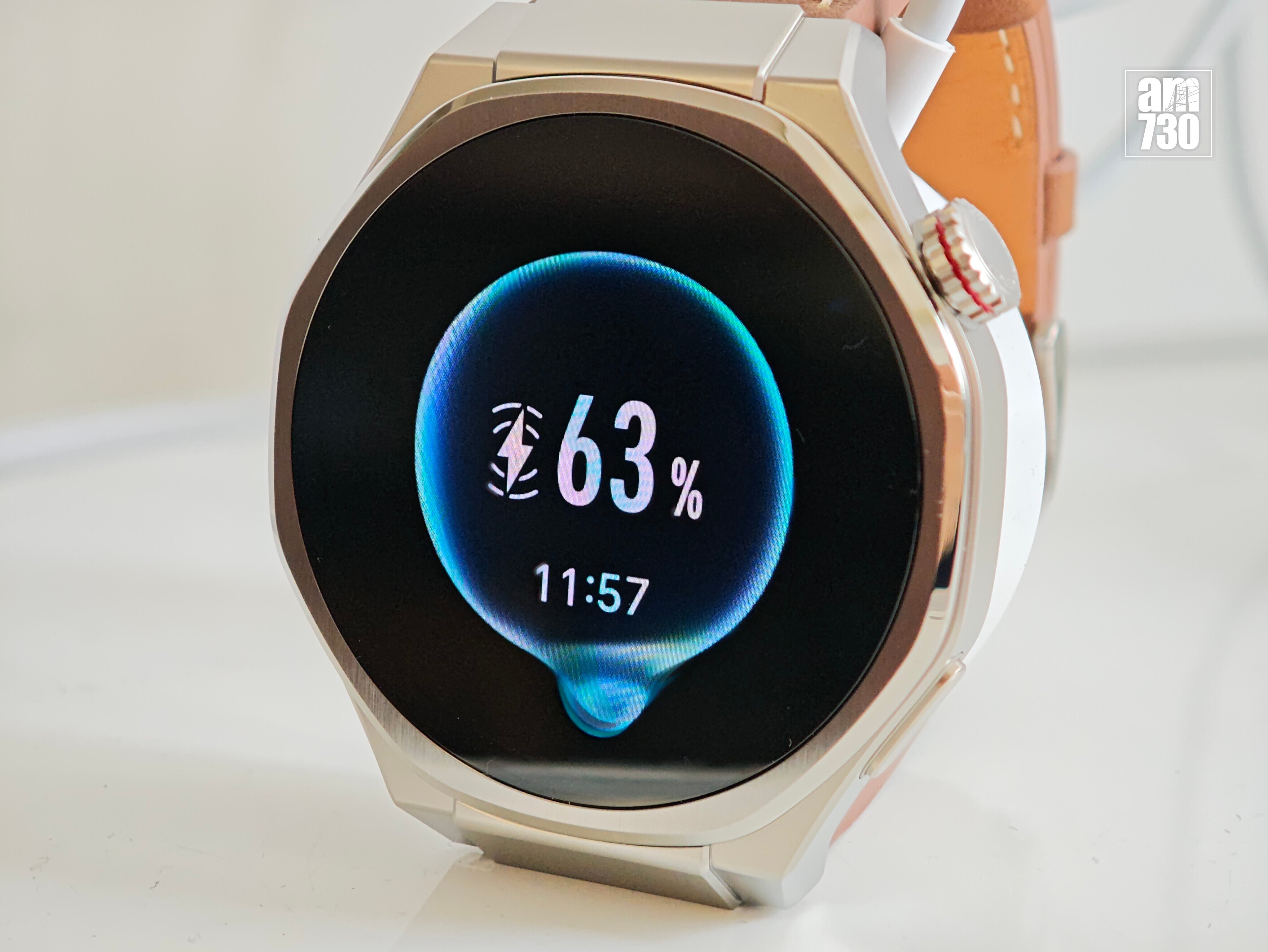 HONOR Watch 5 Ultra支援快充,充電10分鐘即可用足一天。