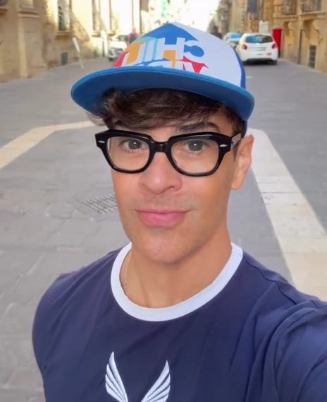 布蘭達歐自稱差不多60歲。(互聯網)