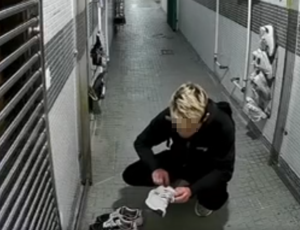 屋主又提供近日被邨內街坊拍攝到的疑似偷鞋賊犯案過程(真.屯門友FACEBOOK)