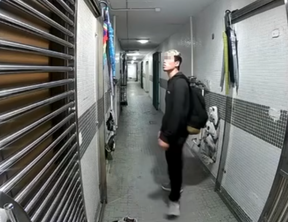 屋主又提供近日被邨內街坊拍攝到的疑似偷鞋賊犯案過程(真.屯門友FACEBOOK)