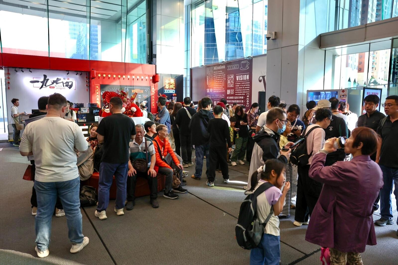 廉署總部年初四「啟市」,吸引很多市民及旅客參觀