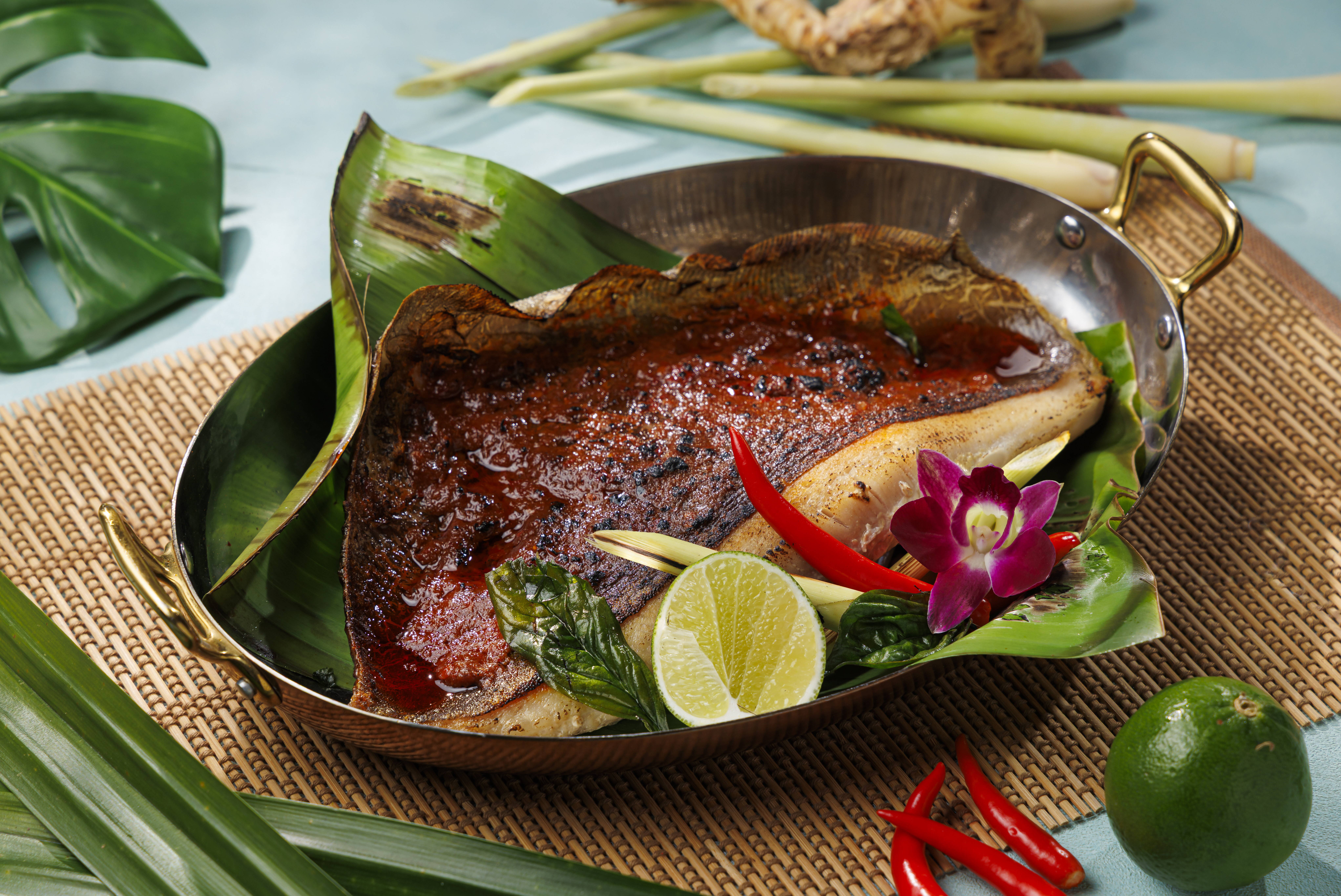 香蕉葉參巴醬燒魔鬼魚