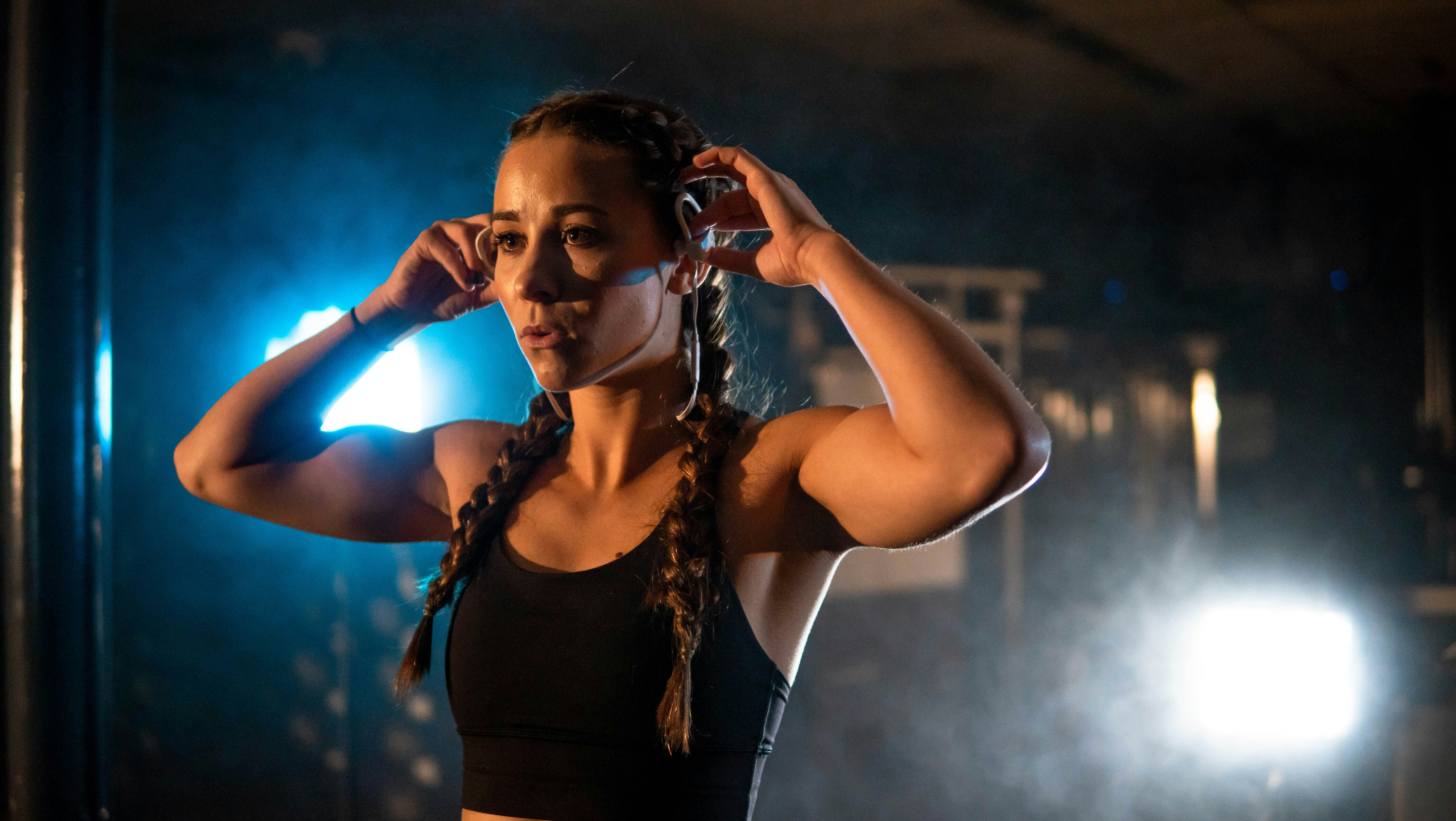 報告指出做運動時佩戴耳機會加速有害物質的吸收。