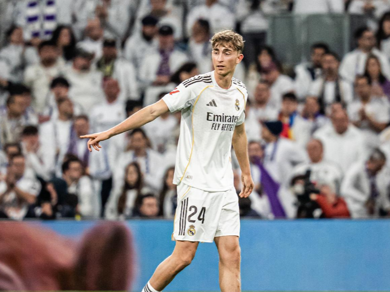 西班牙球隊皇家馬德里陣中的20歲中堅甸恩胡積臣(Dean Huijsen)日前在社交平台上,轉發被指涉及辱華的多圖動態。(甸恩胡積臣ig)