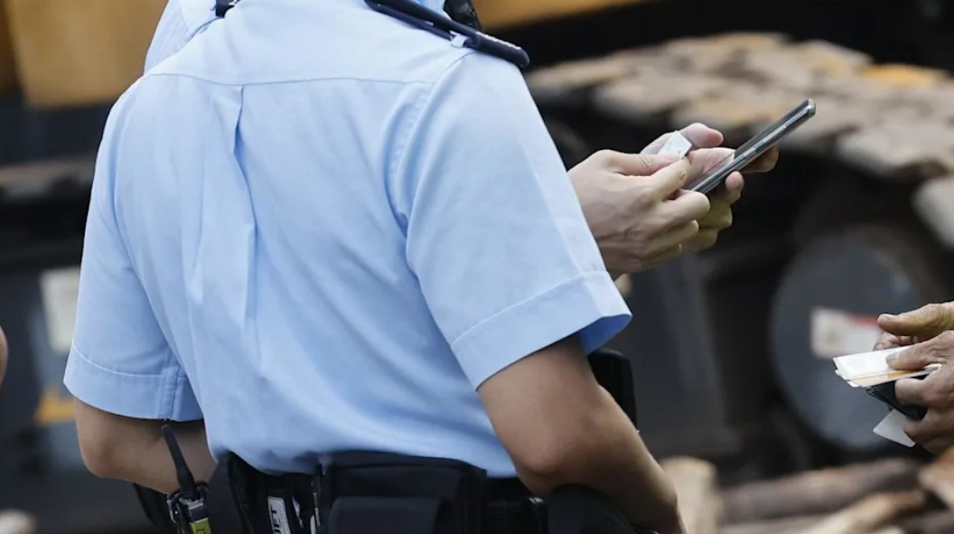 被告吳偉峰在區域法院認公職人員行為失當。(資料圖片/圖非涉事警員)