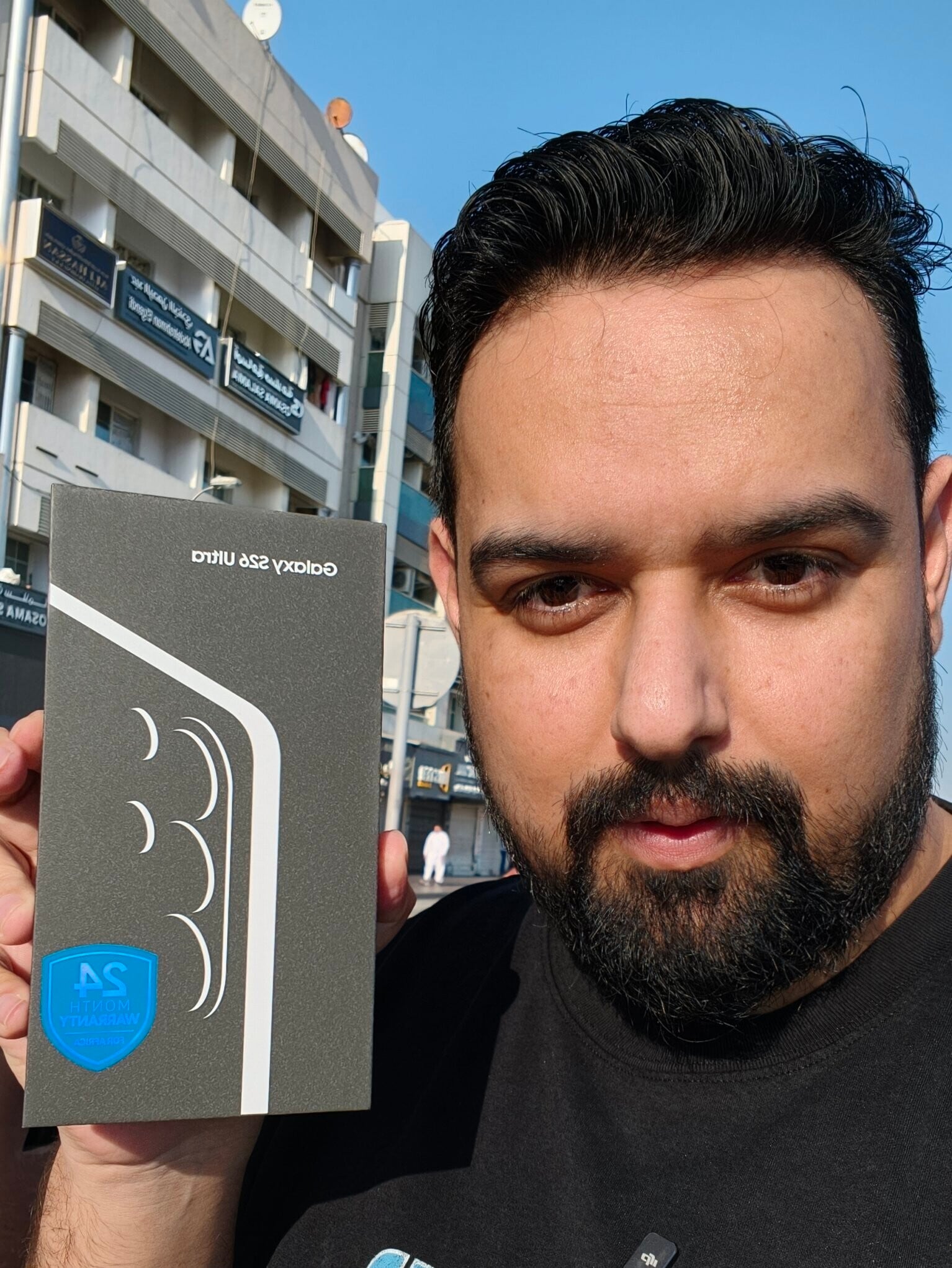 科技YouTuber Sahil Karoul表示在杜拜入手Galaxy S26 Ultra。(X@Sahil Karoul)