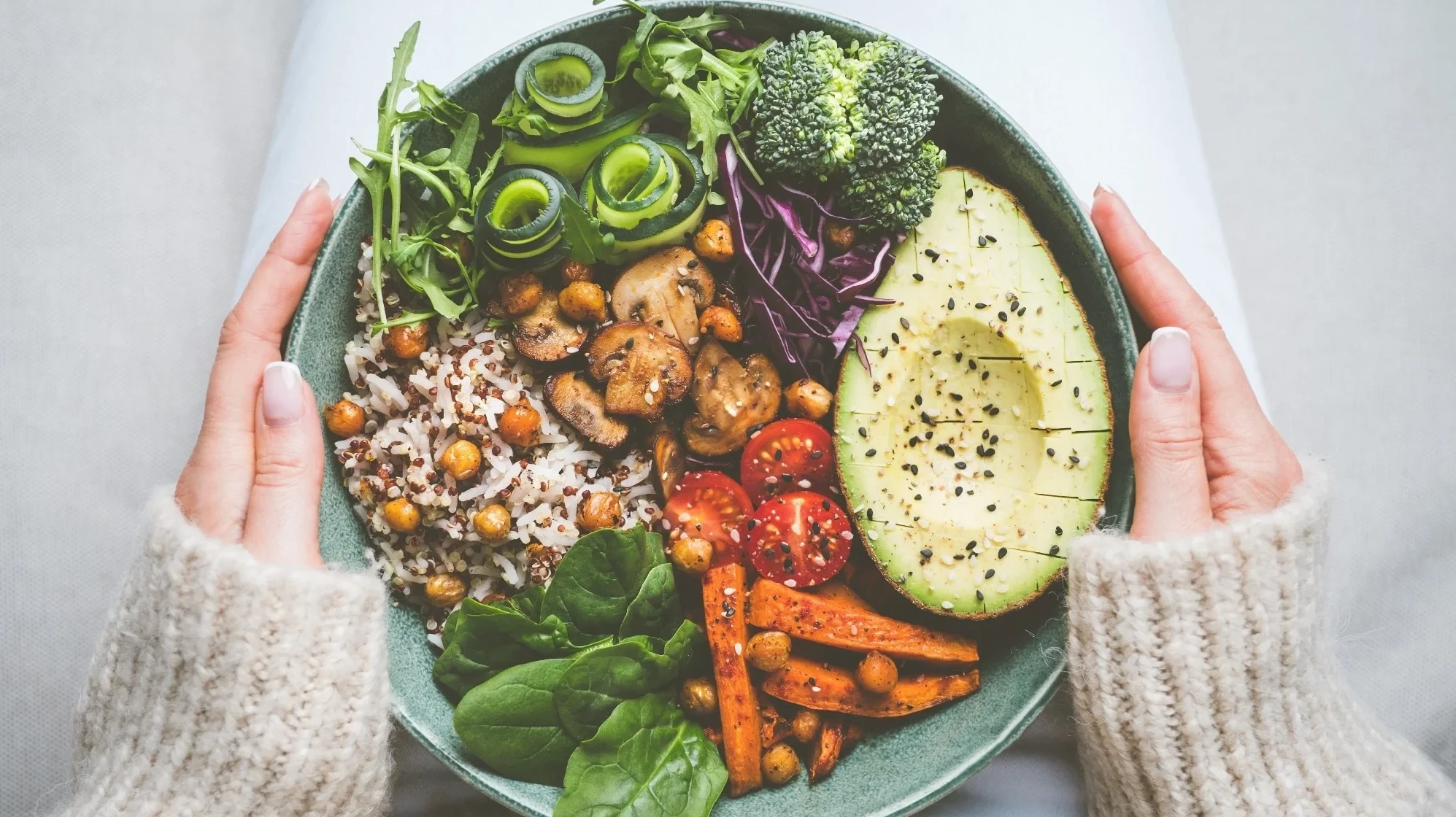 身體陷入熱量赤字，又缺乏蛋白質，就會在燃燒脂肪的同時大量分解肌肉來應急，雖然看到體重下降，但基礎代謝率也隨之降低。