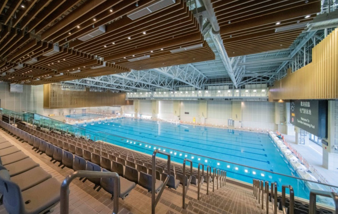 港鐵公司屯門南延綫項目下,屯門游泳池重置工程近期完成,增設全天候室內暖水池,將室內觀眾看台座位數目增加近一倍(港鐵)