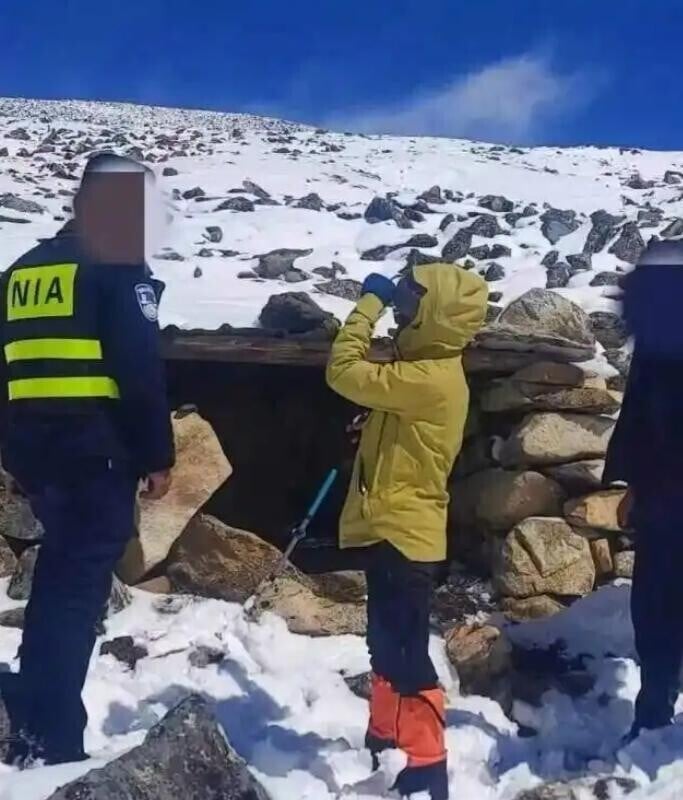 女子靠牛糞保溫成功等到救援。(瀟湘晨報)