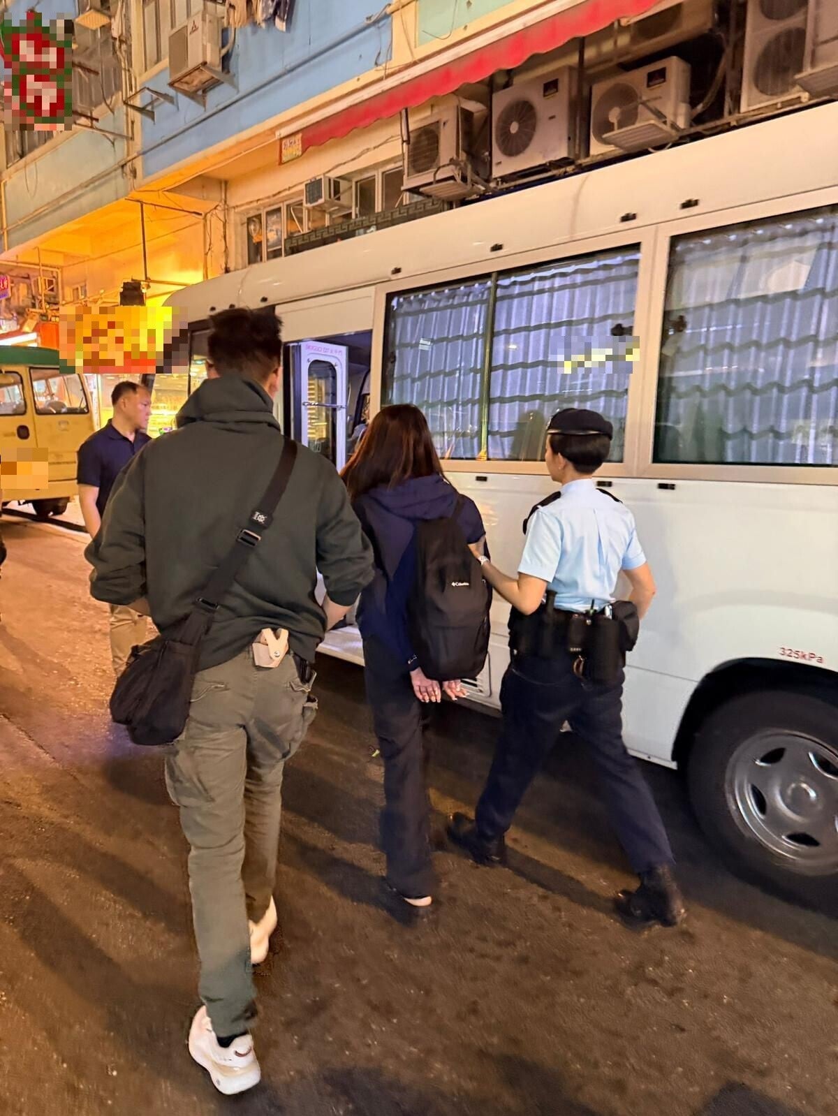 跨部門新界南及機場反黑工拘23人,包括5內地女涉賣淫。(警方圖片)