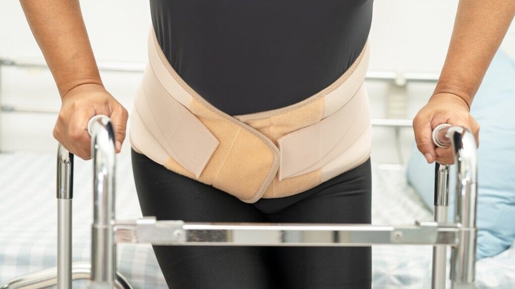 放射治療是一種使用高能放射線來縮小腫瘤、破壞癌細胞、緩解症狀的治療方式。