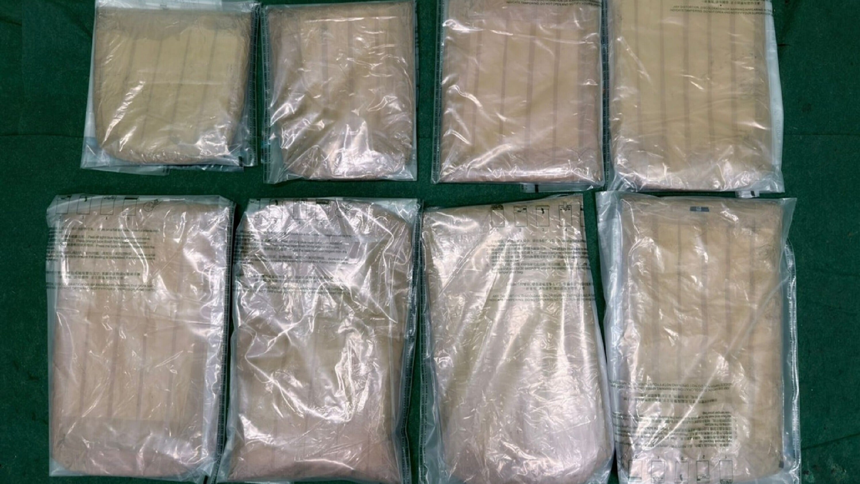 寄艙行李藏440萬元冰毒，62歲男旅客被捕。(政府新聞處)