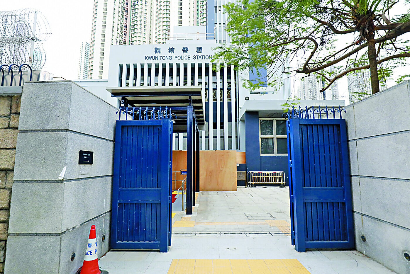 觀塘發生警員吞槍事件。